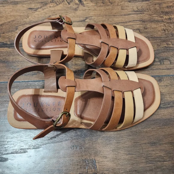 Journee Collection Sandals - Picture 2 of 4